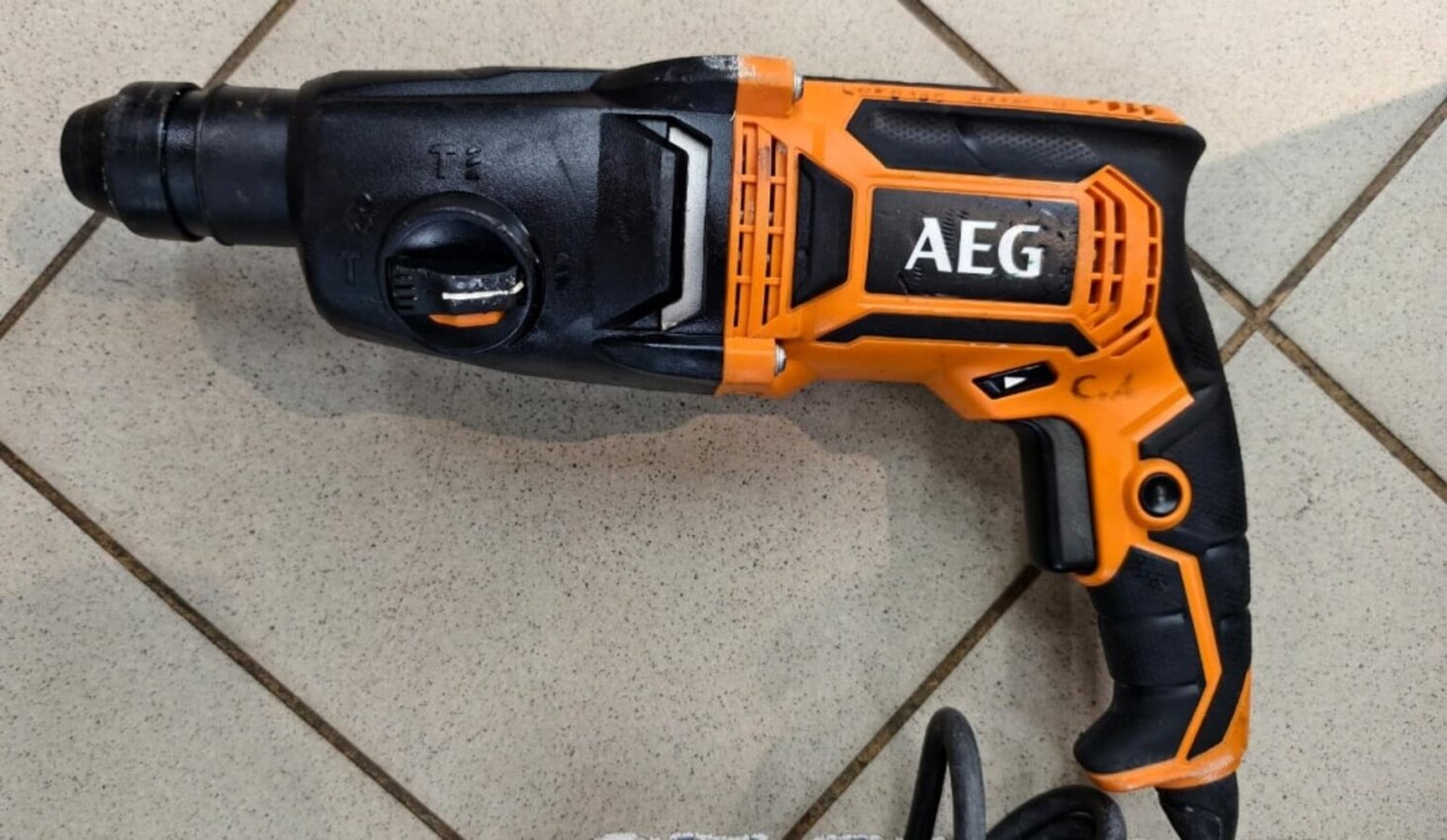 Перфоратор AEG KH24 IE