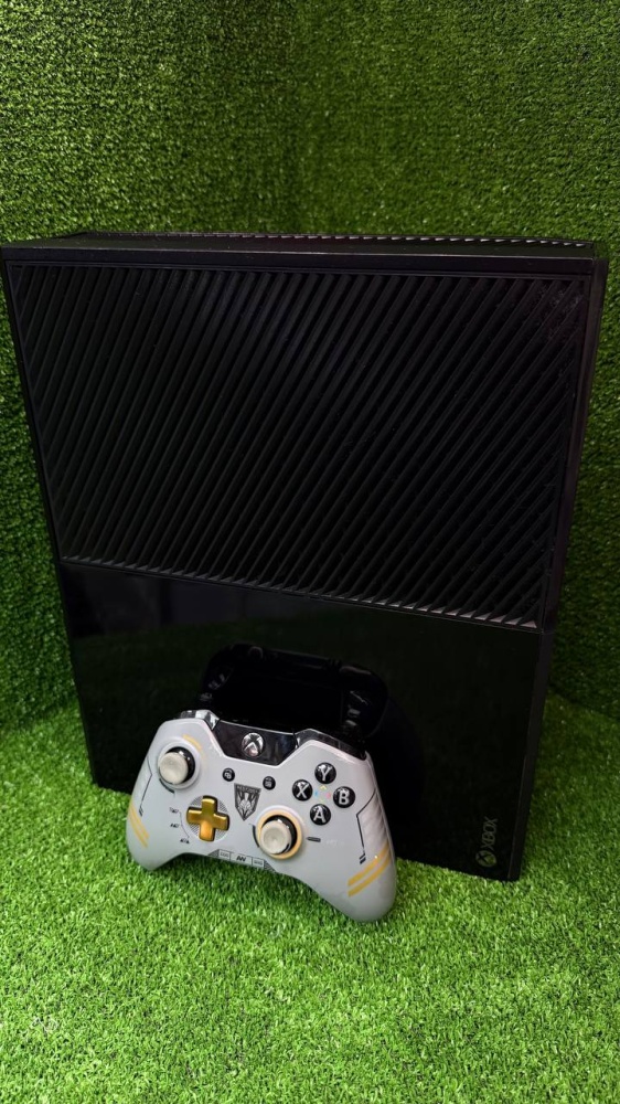 Игровая приставка XBOX ONE 365 гб