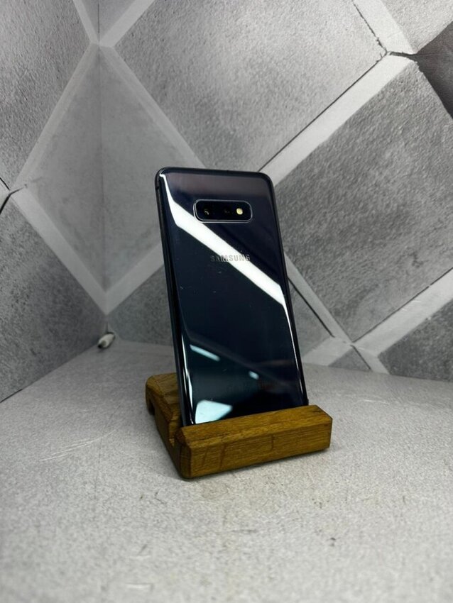 Смартфон Samsung S10E 6/128