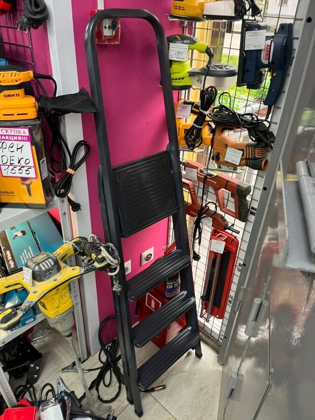 Стремянка стальная 4 ступени