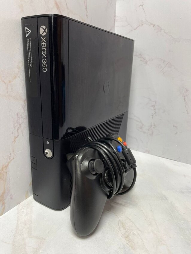 Игровая приставка XBOX 360