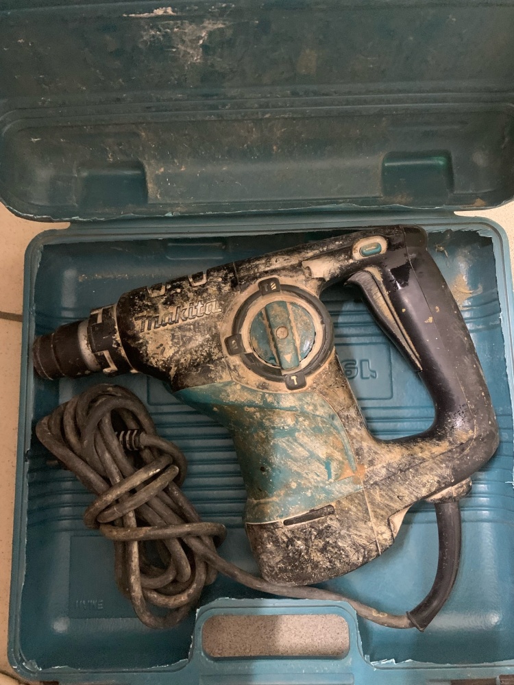 Перфоратор Makita HR2810