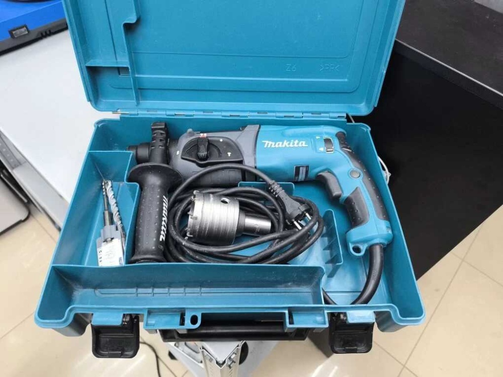 Перфоратор Makita HR2470