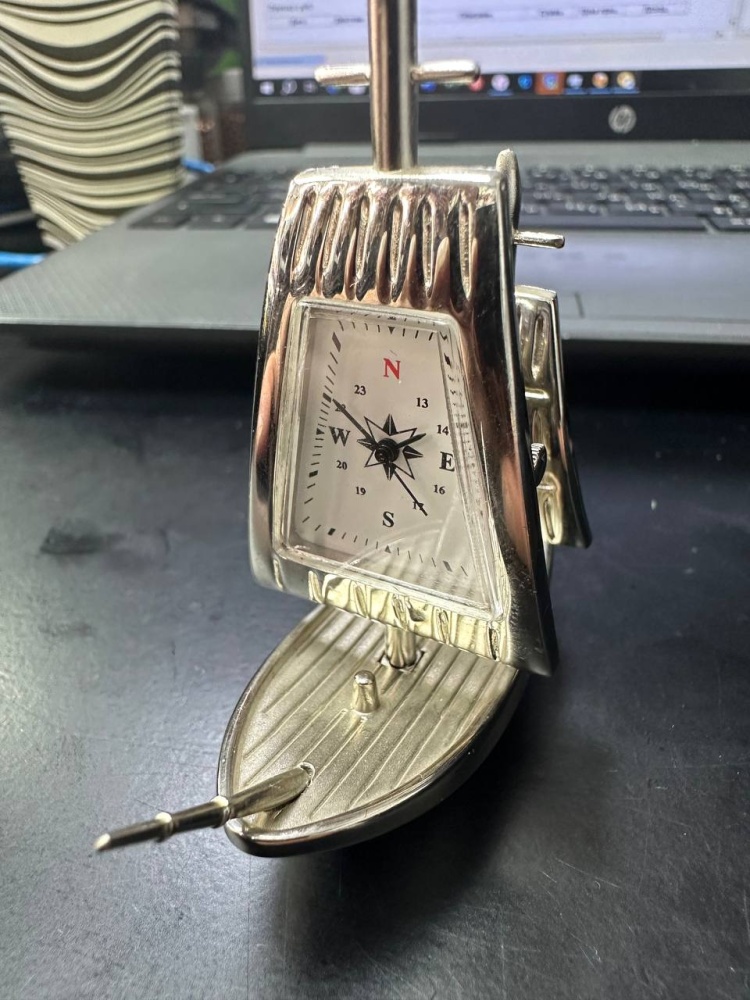 Часы Корабль