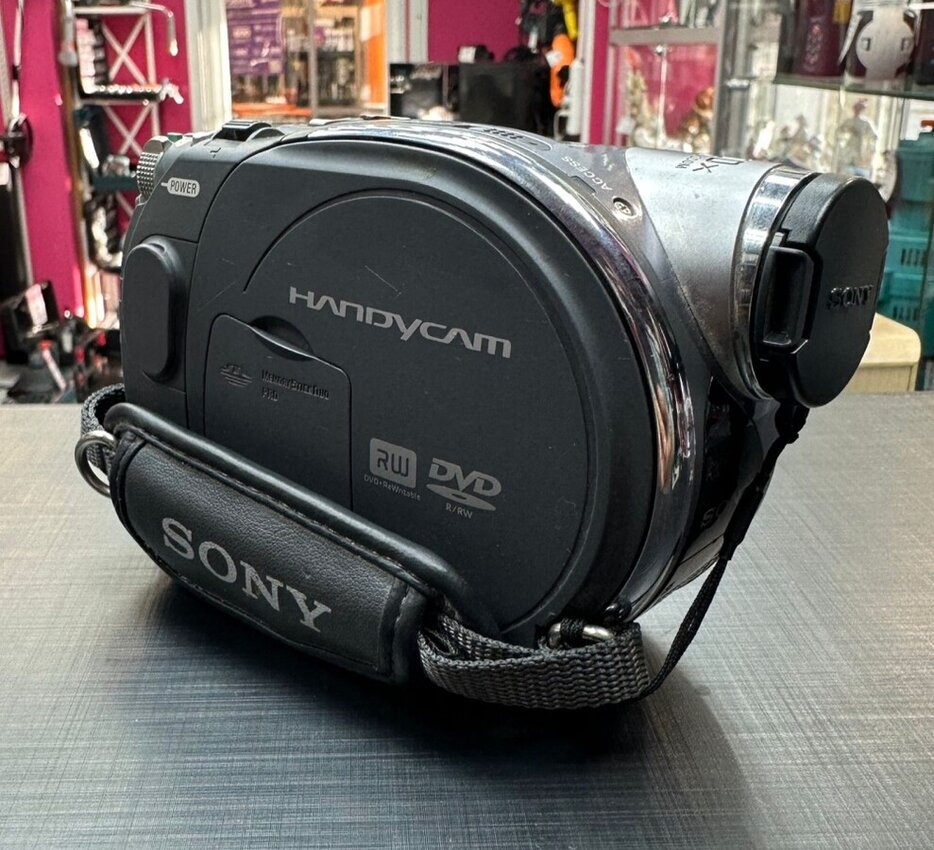 Видеокамера Sony DCR-DVD305E