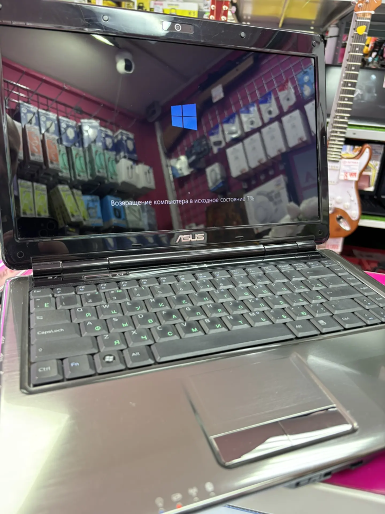 Ноутбук ASUS  Pentium/4ram/256HDD/GT220M/1GB