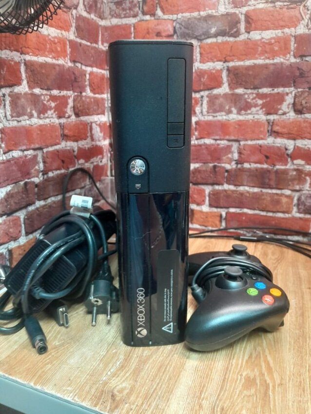 Игровая приставка XBOX 360