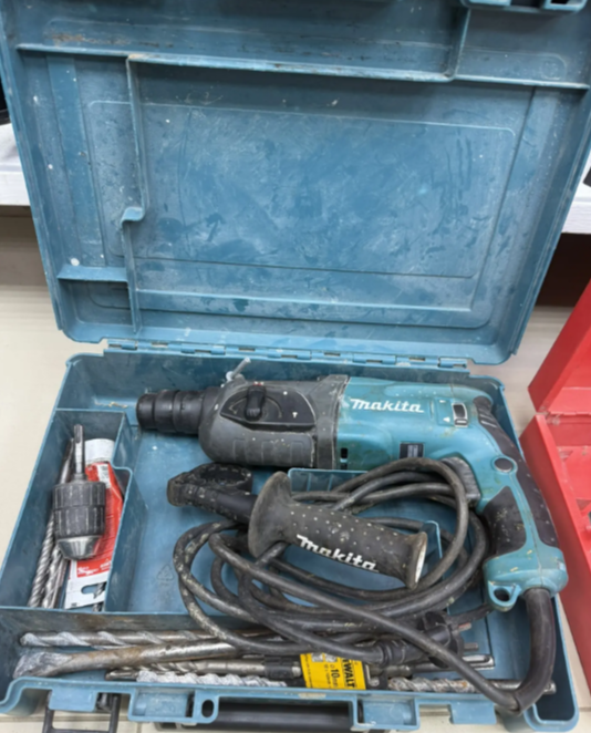 Перфоратор Makita Hr2470