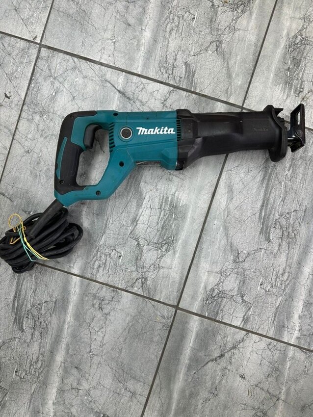 Сабельная пила Makita jr3051t