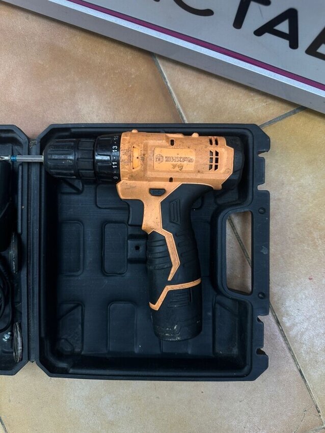 Шуруповерт Вихрь