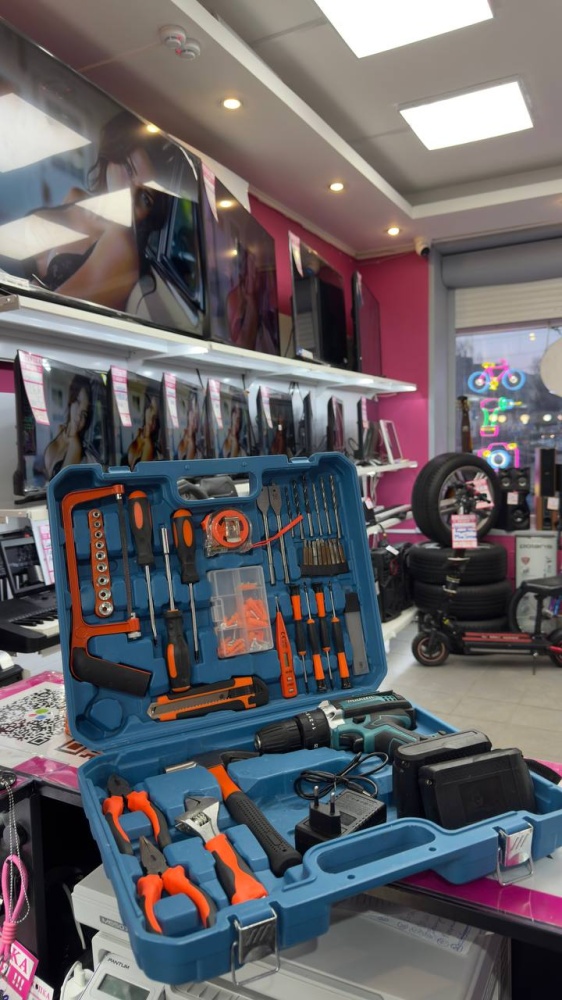 Набор инструментов  Шуруповерт +