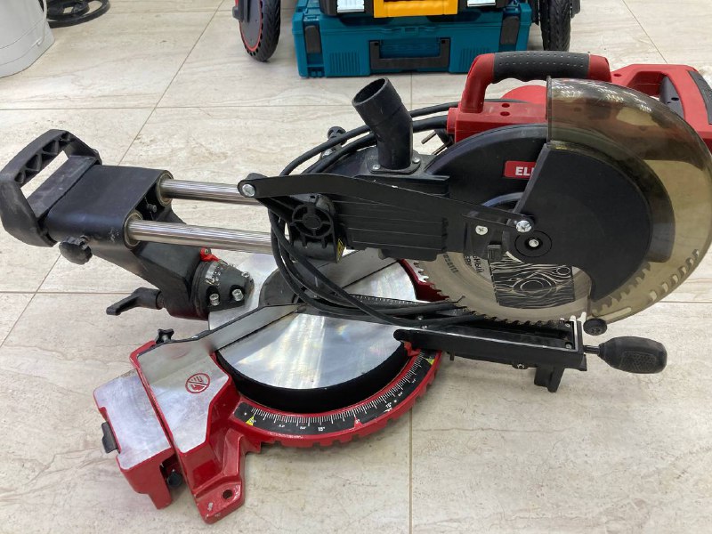 Торцовочная пила Elitech ПТ 1825К
