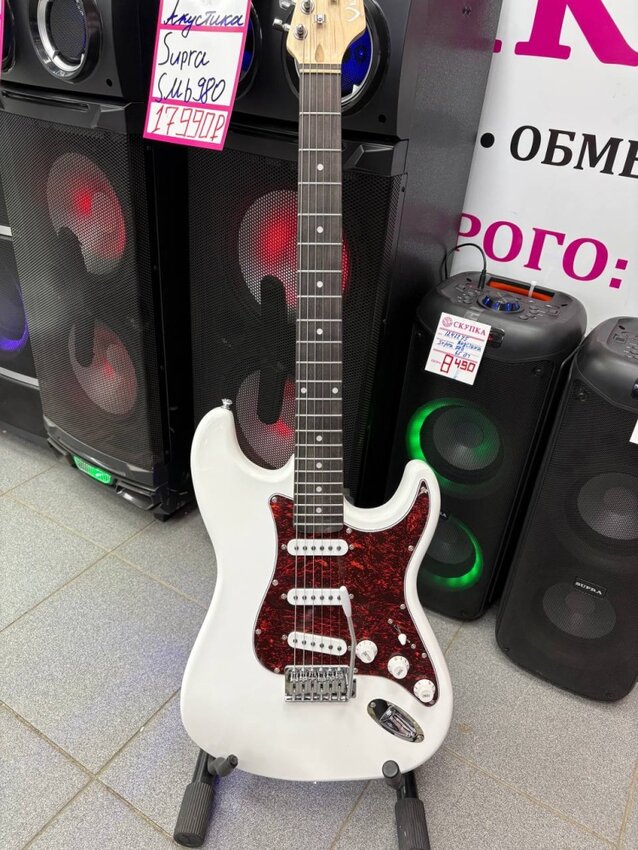 Электрогитара Veston белая