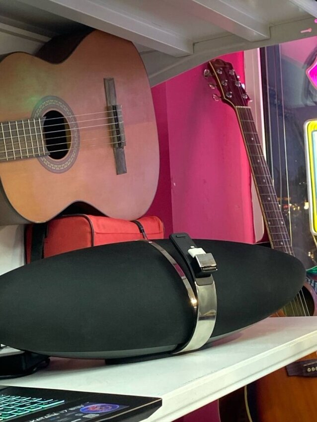 Акустика Bowers Wilkins Zeppelin