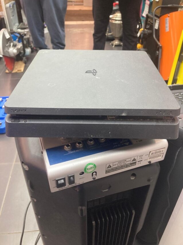Игровая приставка Sony PlayStation 4 slim