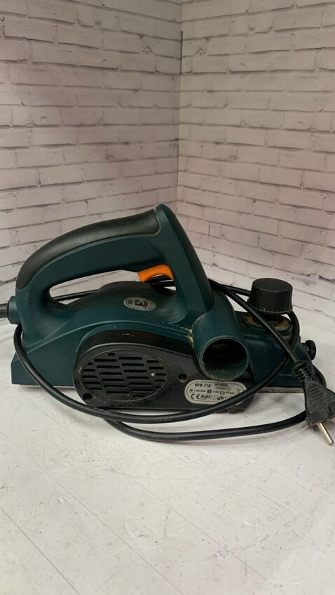 Рубанок Bort bfb-710