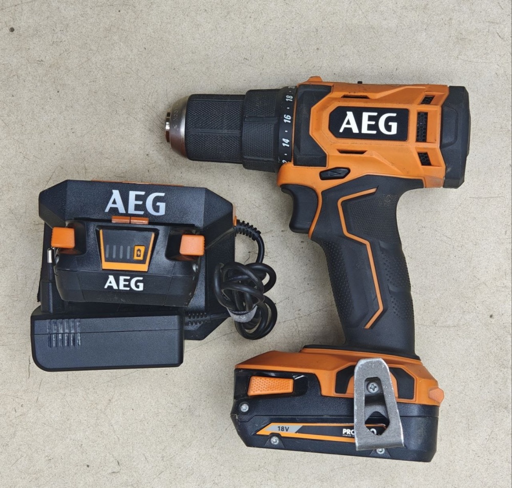 Шуруповерт AEG