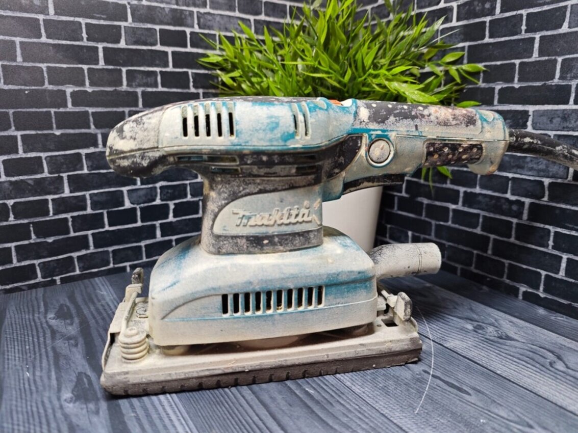 Шлифмашина  Makita BO3711