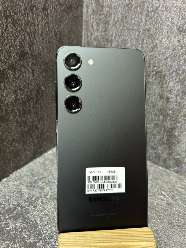 Смартфон Samsung S23 8/256