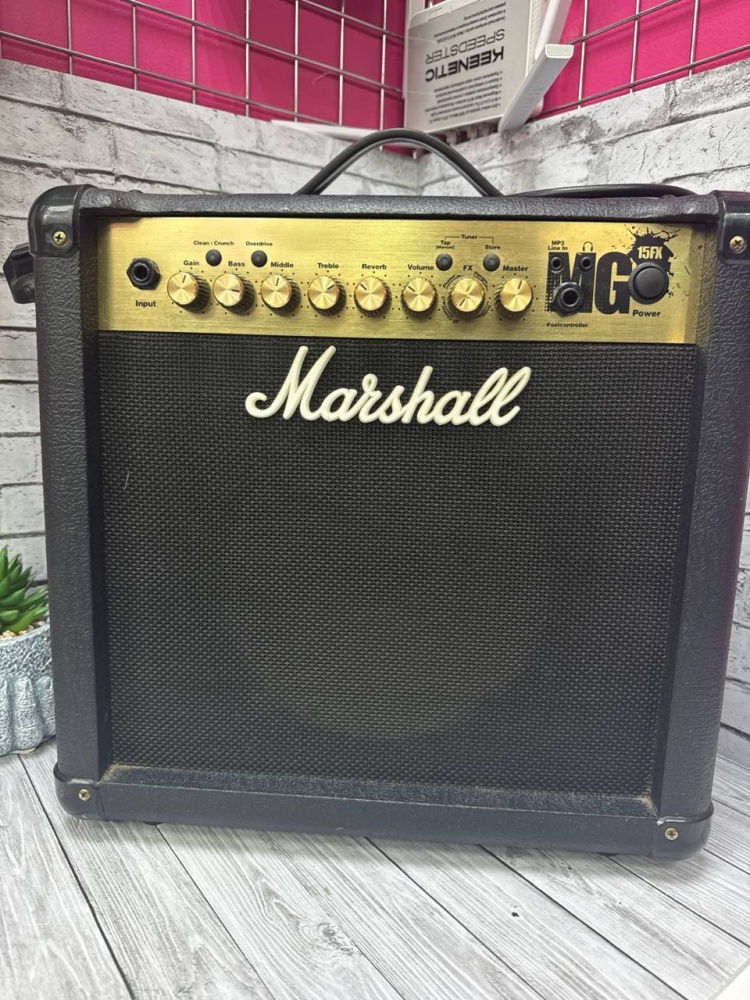 Комбо-Усилитель Marshall MG 15 FX