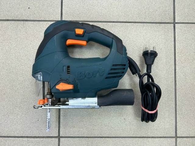 Лобзик Bort bps-570uq