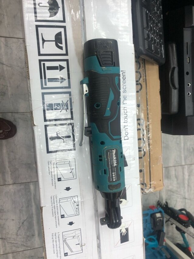 Угловой гайковерт makita